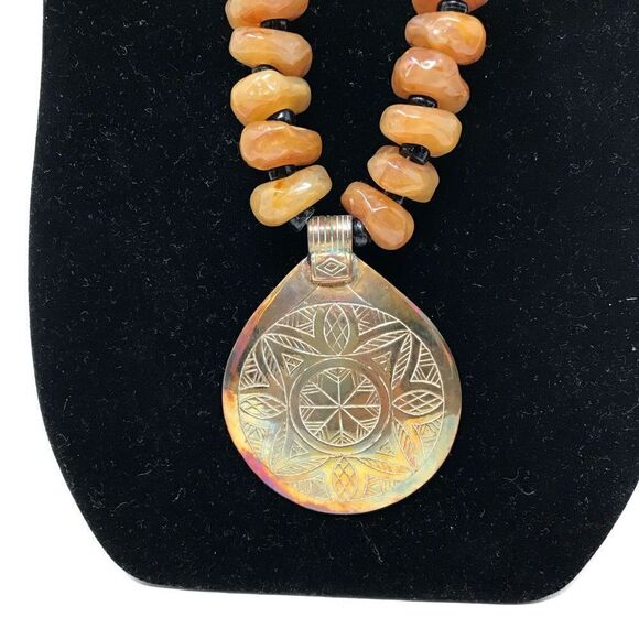 Vintage Brass pendent with butterscotch and black plastic beads necklace. - Picture 2 of 6